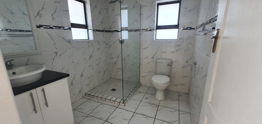 To Let 4 Bedroom Property for Rent in Fountains Estate Eastern Cape